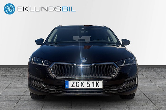 Skoda Octavia 2 of 5