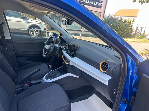 Seat Arona 3 of 5