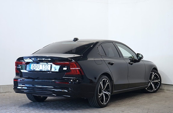 Volvo S60 4 of 5