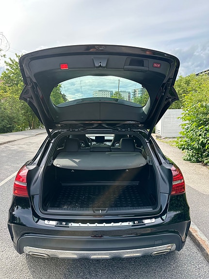 Mercedes-Benz GLA200 4 of 10