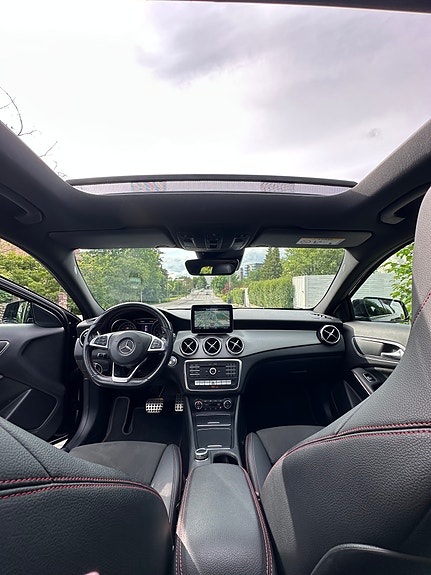 Mercedes-Benz GLA200 8 of 10