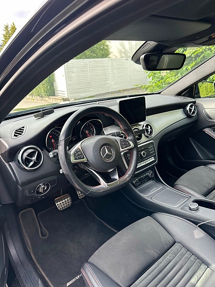 Mercedes-Benz GLA200 5 of 10