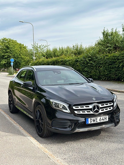 Mercedes-Benz GLA200 3 of 10