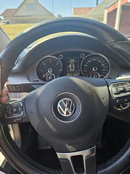 Volkswagen Passat 11 of 12