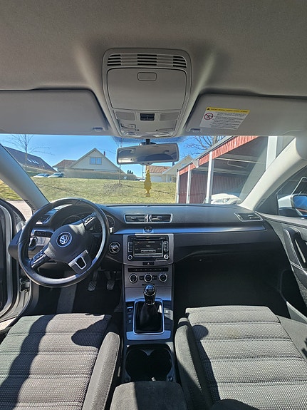 Volkswagen Passat 8 of 12
