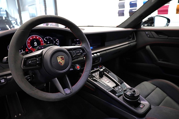 Porsche 911 Carrera 4 GTS 16 of 23
