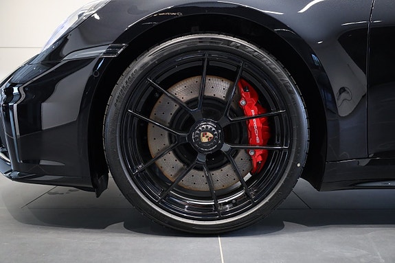 Porsche 911 Carrera 4 GTS 6 of 23
