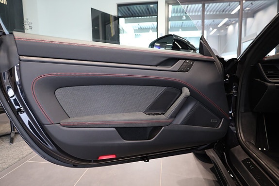 Porsche 911 Carrera 4 GTS 21 of 23