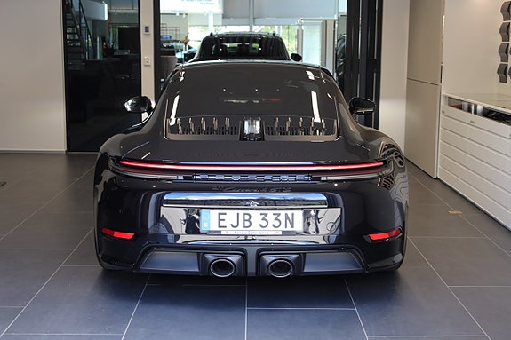 Porsche 911 Carrera 4 GTS 9 of 23