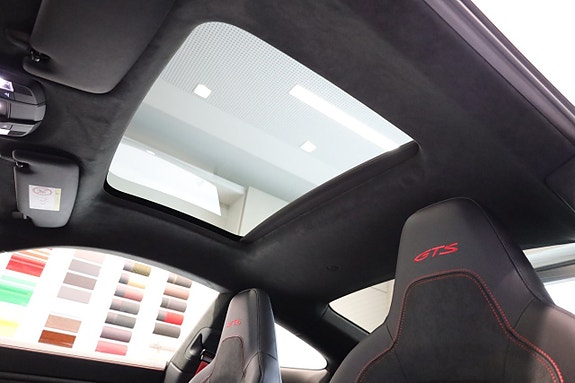 Porsche 911 Carrera 4 GTS 13 of 23