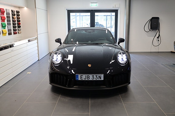 Porsche 911 Carrera 4 GTS 2 of 5