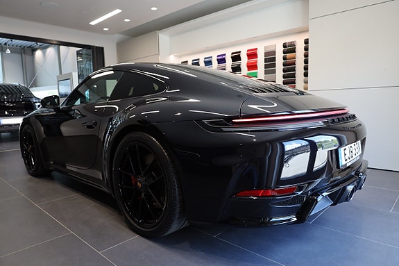 Porsche 911 Carrera 4 GTS 7 of 23