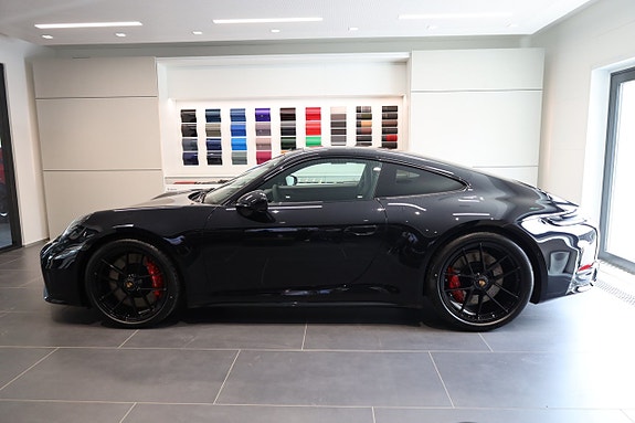 Porsche 911 Carrera 4 GTS 5 of 5