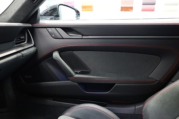 Porsche 911 Carrera 4 GTS 15 of 23