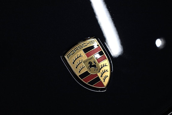 Porsche 911 Carrera 4 GTS 10 of 23