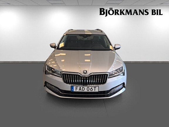 Skoda Superb 2 of 5