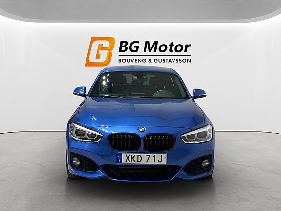 BMW 118i 2 of 5