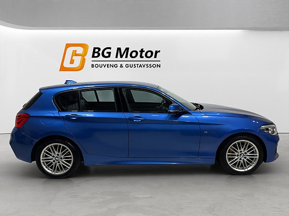 BMW 118i 3 of 5