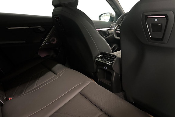 BMW i5 7 of 19