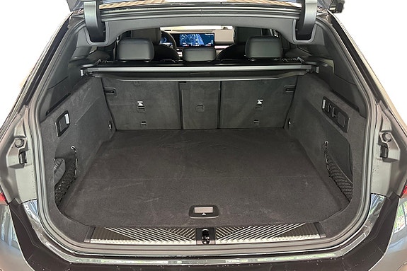 BMW i5 10 of 19