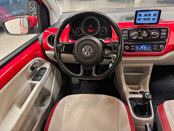 Volkswagen UP! 2 of 5