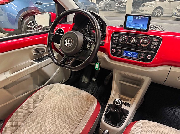 Volkswagen UP! 3 of 5