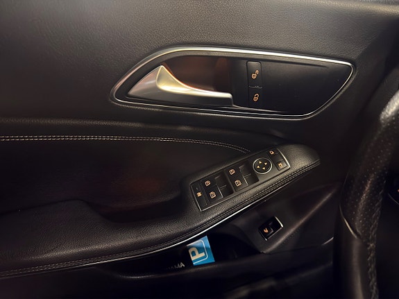 Mercedes-Benz CLA200 27 of 30
