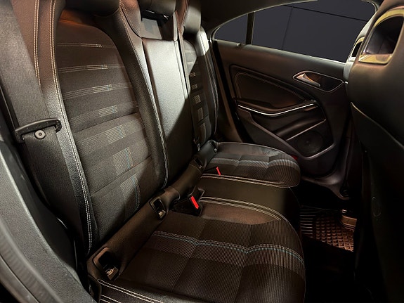 Mercedes-Benz CLA200 23 of 30