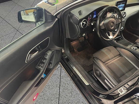 Mercedes-Benz CLA200 18 of 30