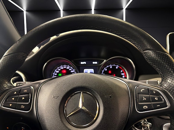 Mercedes-Benz CLA200 25 of 30