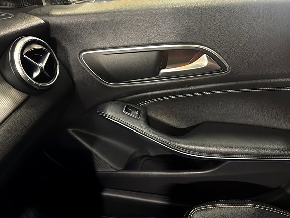 Mercedes-Benz CLA200 28 of 30