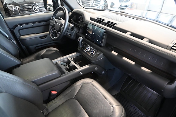 Land Rover Defender 110 10 of 28