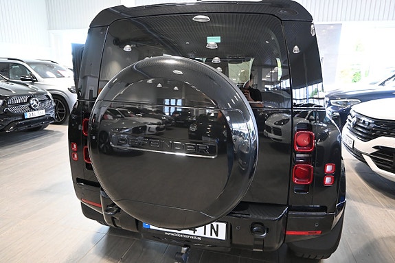 Land Rover Defender 110 17 of 28