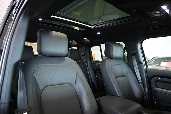 Land Rover Defender 110 11 of 28