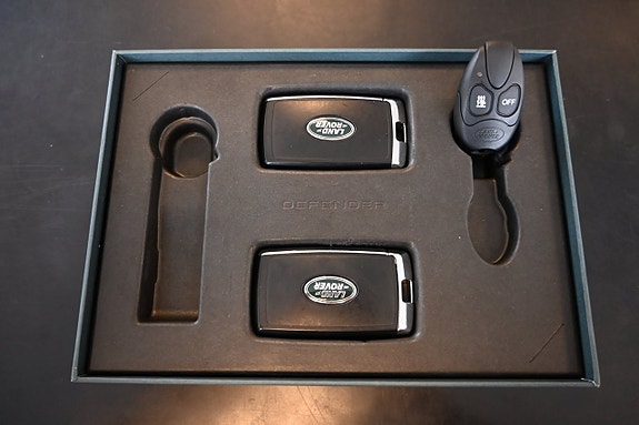 Land Rover Defender 110 27 of 28