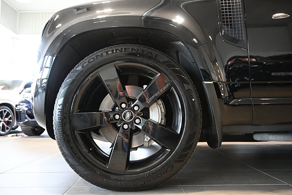 Land Rover Defender 110 6 of 28