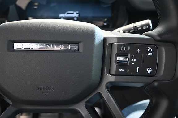 Land Rover Defender 110 20 of 28