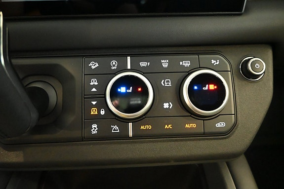 Land Rover Defender 110 24 of 28