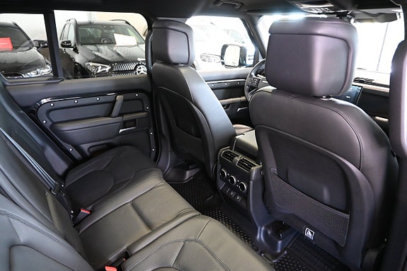 Land Rover Defender 110 13 of 28