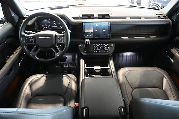 Land Rover Defender 110 9 of 28