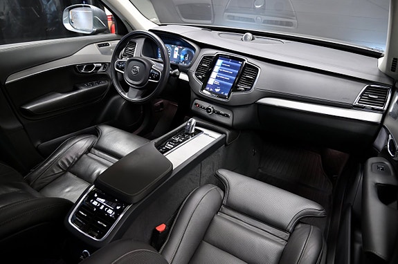 Volvo XC90 16 of 30