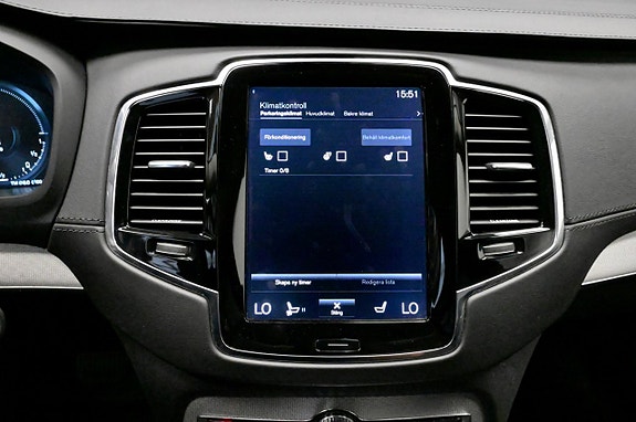 Volvo XC90 30 of 30