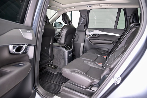 Volvo XC90 12 of 30