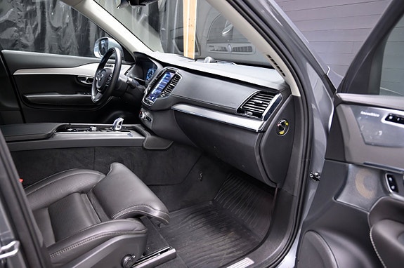 Volvo XC90 13 of 30
