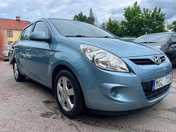 Hyundai i20 2 of 5