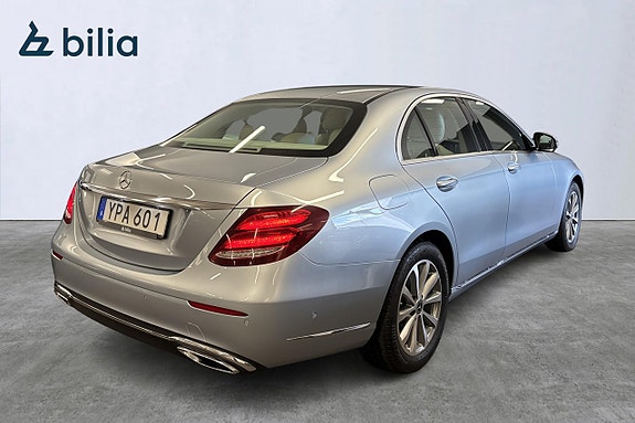 Mercedes-Benz E200 4 of 5