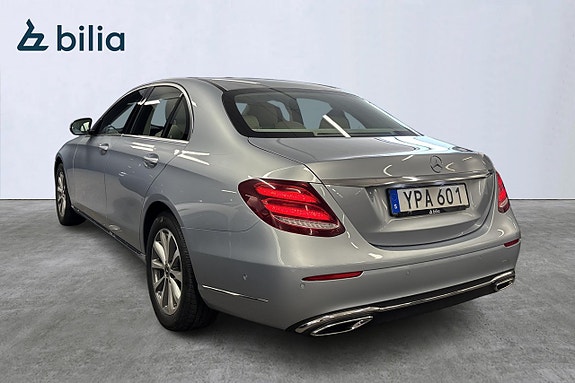 Mercedes-Benz E200 3 of 5