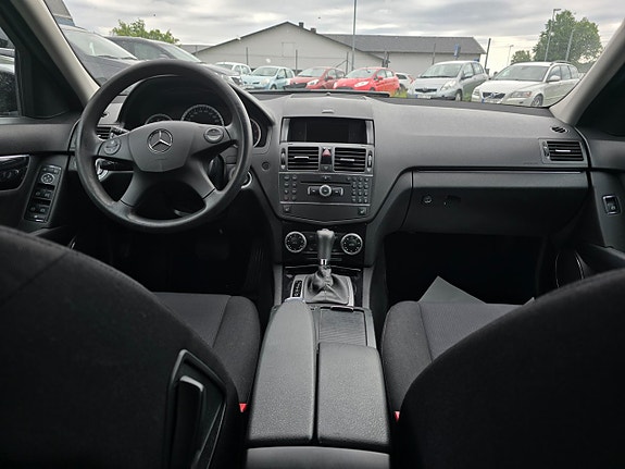 Mercedes-Benz C200 7 of 12
