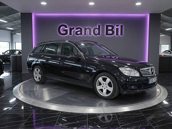 Mercedes-Benz C200 2 of 5