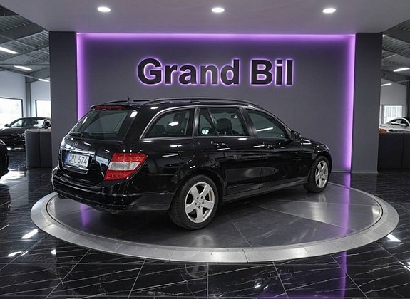 Mercedes-Benz C200 4 of 5